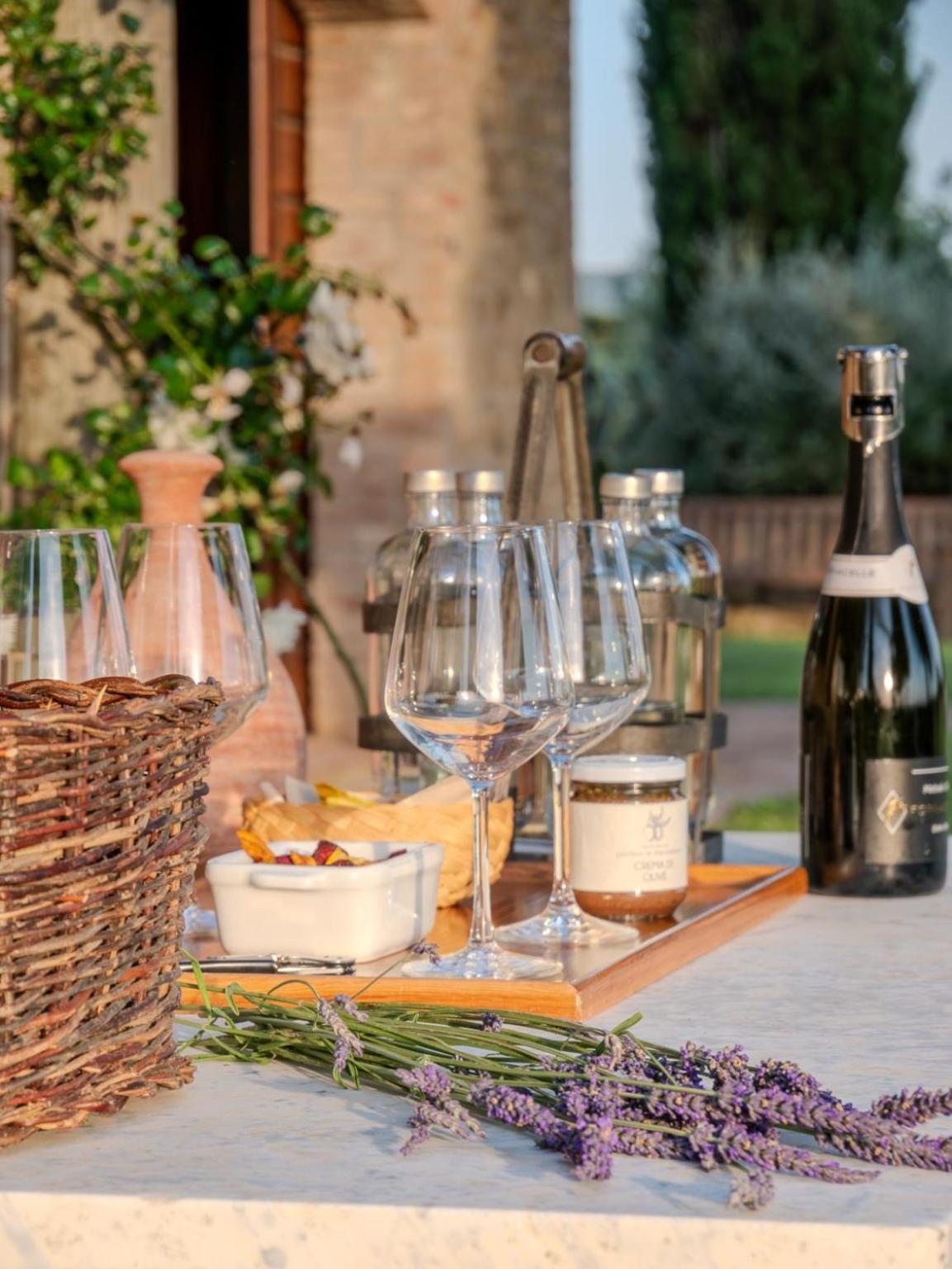 Podere Le Mezzelune บิบโบนา ภายนอก รูปภาพ